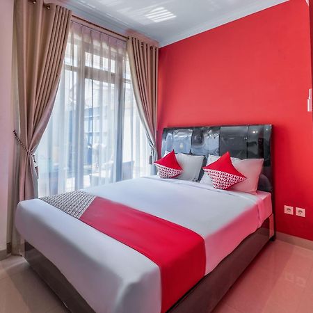 Oyo Collection O 1032 Rahayu Residence Syariah Чиребон Экстерьер фото