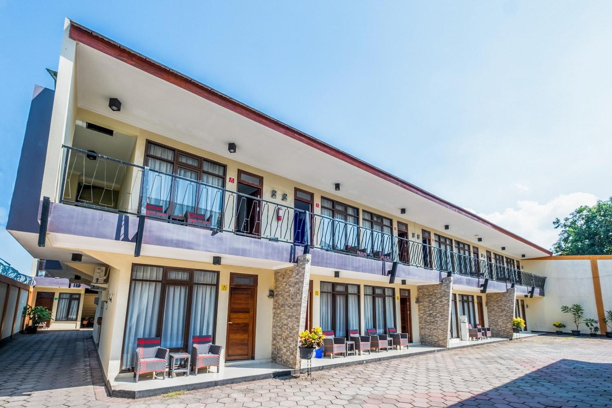 Oyo Collection O 1032 Rahayu Residence Syariah Чиребон Экстерьер фото